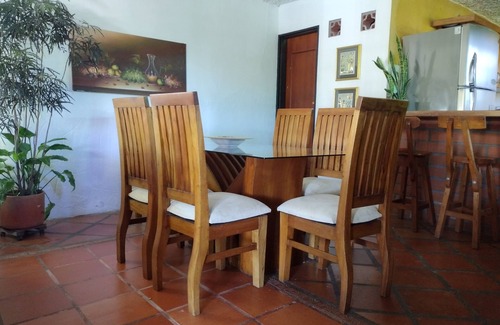 El Penol House | Beautiful Cozy Villa with a Private Pool and Lake View