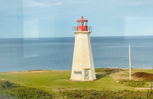 Selkirk House | Beautiful custom designed beach house, sleeps 9.