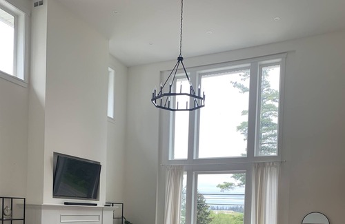 Central Saanich House | Beautiful Custom Home Near Wineries, the Beach, Hiking and Butchart Gardens