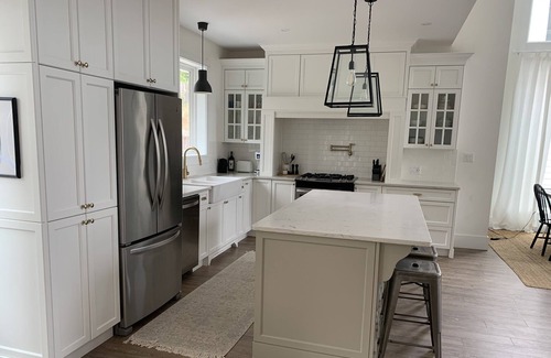 Central Saanich House | Beautiful Custom Home Near Wineries, the Beach, Hiking and Butchart Gardens