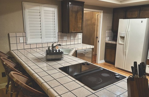 Modesto House | Beautiful custom home - Travel Nurse Approved