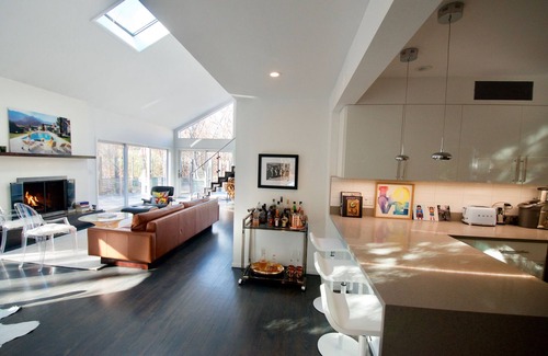 Northwest Harbor House | Beautiful designer modern luxury home - steps from beach