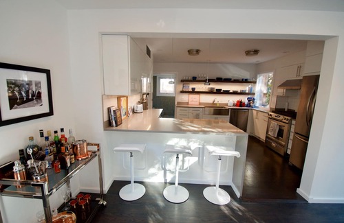 Northwest Harbor House | Beautiful designer modern luxury home - steps from beach