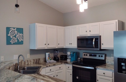 Seaspray House | Beautiful! Destin FL area, 5 minute Walk to Beach, Community Pool, Sleeps 10!