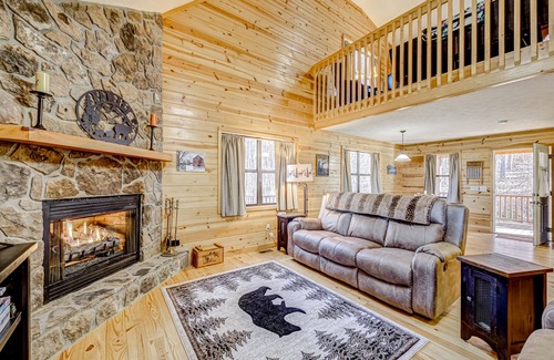 Blairsville Cabin | Beautiful dog-friendly cabin with two wraparound decks, full kitchen & games