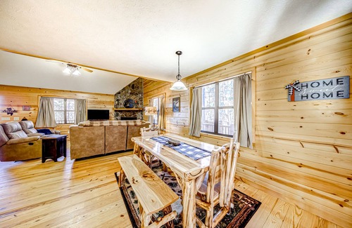 Blairsville Cabin | Beautiful dog-friendly cabin with two wraparound decks, full kitchen & games