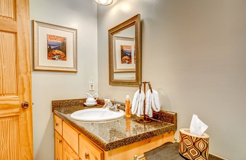 Blairsville Cabin | Beautiful dog-friendly cabin with two wraparound decks, full kitchen & games