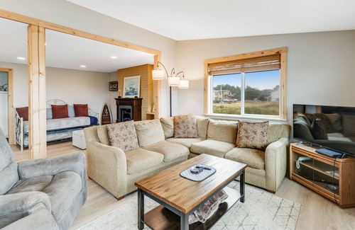 Ocean Park House | Beautiful & dog-friendly beachfront home w/private hot tub, firepit, & free WiFi