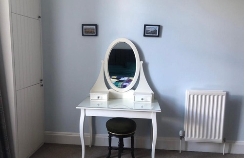 North West House | Beautiful Double Room in Idyllic West End Townhouse