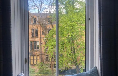 North West House | Beautiful Double Room in Idyllic West End Townhouse
