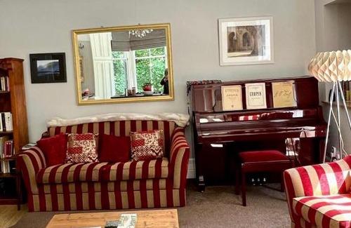 North West House | Beautiful Double Room in Idyllic West End Townhouse