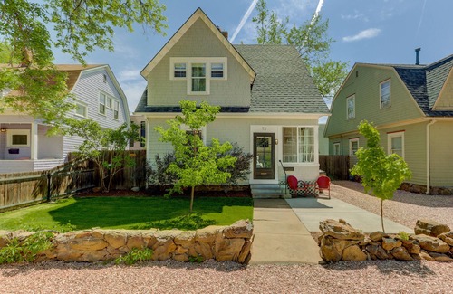 Central Colorado Springs House | BEAUTIFUL DOWNTOWN VICTORIAN