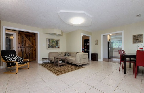 Gaston House | Beautiful Downstairs with Theater in Heart of Premiere Oregon Wine Country