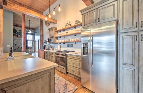 Historic Downtown Racine Condo | Beautiful Downtown Home - 2 Blks from Lake