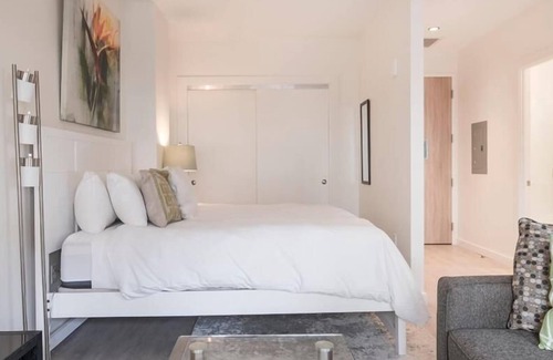 Chinatown Apartment | Beautiful Downtown Studio | Travel Nurse Friendly | by GLS