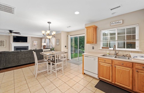 Raleigh House | Beautiful Eagle Ridge Home in Raleigh w/fenced in yard, near golf course!