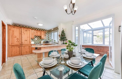 Hemel Hempstead Apartment | Beautiful entire house, close to Harry Potter Studios