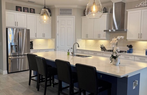 Biggar House | BEAUTIFUL EXCLUSIVE HOME IN GORGEOUS WILDBLUE! Seasonal or annual rental option