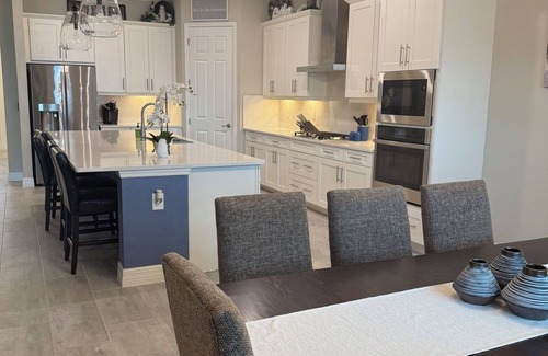Biggar House | BEAUTIFUL EXCLUSIVE HOME IN GORGEOUS WILDBLUE! Seasonal or annual rental option