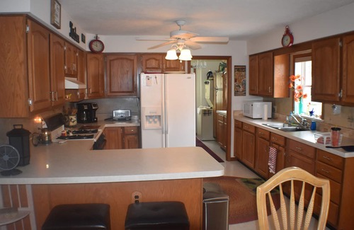 Gaylord House | Beautiful Fall Location!