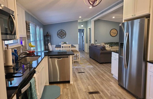 Littleton House | Beautiful Family Friendly Lake Front Home with Pontoon Boat Rental
