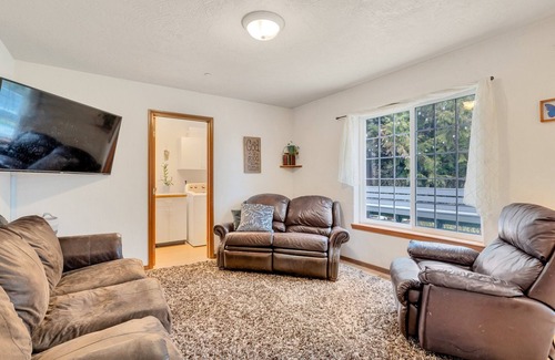 Shelton House | Beautiful family friendly home in peaceful neighborhood!