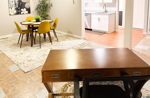 Woodville Apartment | Beautiful family getaway, walking distance to markets, 35 min drive to Boston