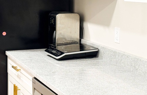 Woodville Apartment | Beautiful family getaway, walking distance to markets, 35 min drive to Boston