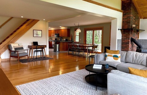 Waitsfield House | Beautiful Family Home Central to Mad River Valley