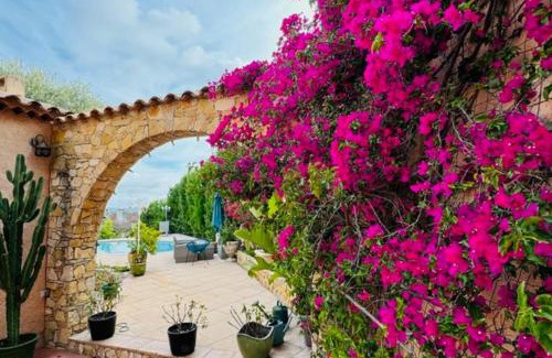 Ollioules House | Beautiful family home with sea view