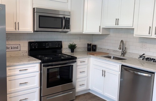 Crofton House | Beautiful family sized townhouse with deck. Close to Washington DC and Baltimore