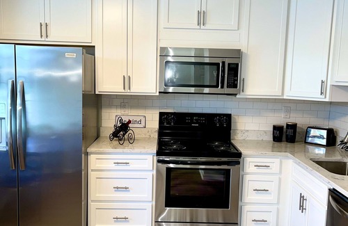 Crofton House | Beautiful family sized townhouse with deck. Close to Washington DC and Baltimore