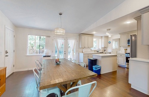 Bainbridge Island House | Beautiful Farmhouse-Chic Retreat | Large Fenced Yard & Chef's Kitchen