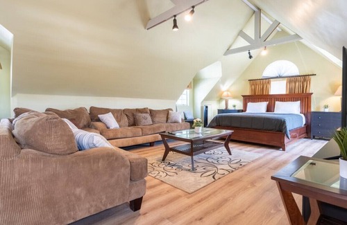 Bonita House | Beautiful Farm Style Studio.