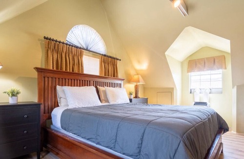 Bonita House | Beautiful Farm Style Studio.