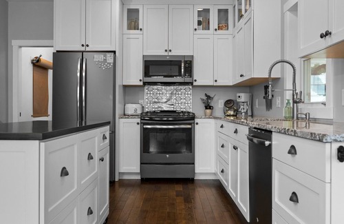 Williamsburg House | Beautiful farmhouse minutes from downtown Traverse City - Pets Ok