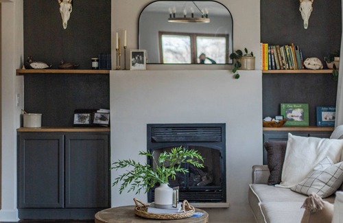 Black Wolf House | Beautiful Farmhouse- 4mi to EAA