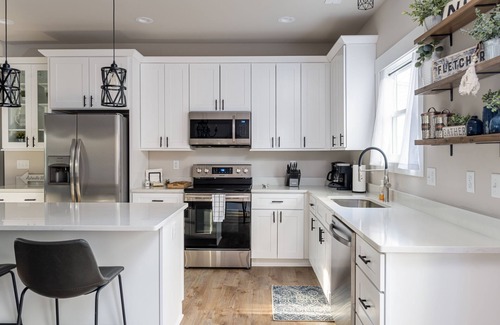 Fletcher House | Beautiful Farmhouse with Hot Tub and Fire Pit!