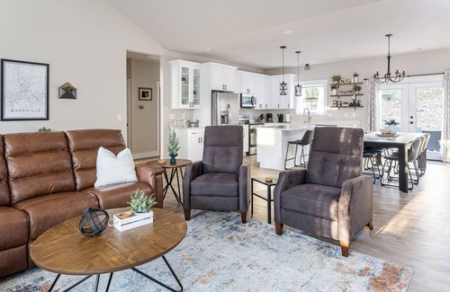 Fletcher House | Beautiful Farmhouse with Hot Tub and Fire Pit!