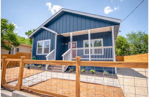 Nevada Street House | Beautiful Fenced 3BR 2BA Near Exciting Downtown
