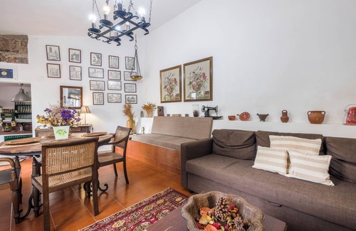 Tacoronte Apartment | Beautiful “Finca el Trazo” with Mountain View, Shared Garden, Terrace & Wi-Fi