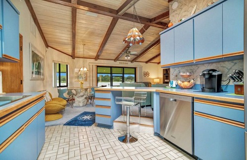 DeLand House | Beautiful Fishing Lake Front Home, Close To Beaches And Theme Parks, Sleeps 6.