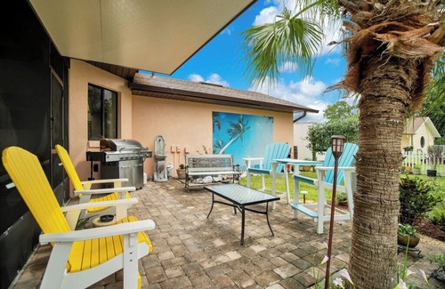 DeLand House | Beautiful Fishing Lake Front Home, Close To Beaches And Theme Parks, Sleeps 6.
