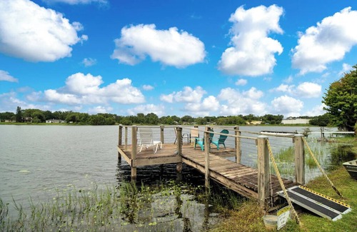 DeLand House | Beautiful Fishing Lake Front Home, Close To Beaches And Theme Parks, Sleeps 6.
