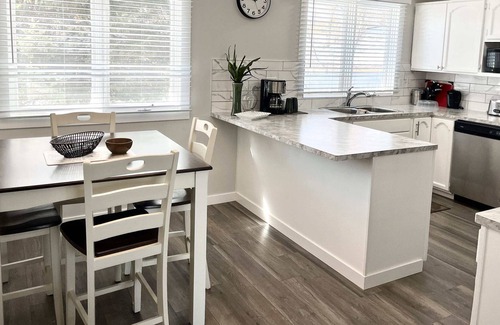 Red Deer House | Beautiful Five Bedroom Upgraded Home - Great Location!