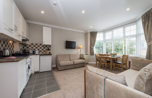 Brent Apartment | Beautiful Flat-12 minutes(tube)to Oxford Street,Accommodates up to 6