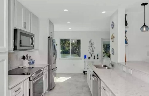 Venice Gardens House | Beautiful Florida Home 3 Miles to Venice Beach