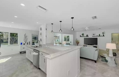 Venice Gardens House | Beautiful Florida Home 3 Miles to Venice Beach