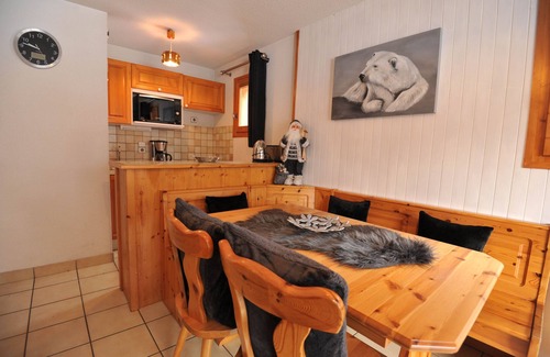 Champagny-en-Vanoise Apartment | Beautiful apartment center town calms near trade and skiing.