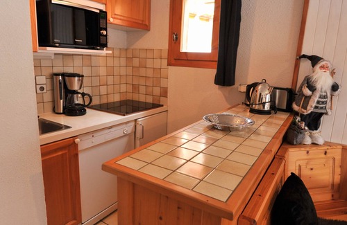 Champagny-en-Vanoise Apartment | Beautiful apartment center town calms near trade and skiing.
